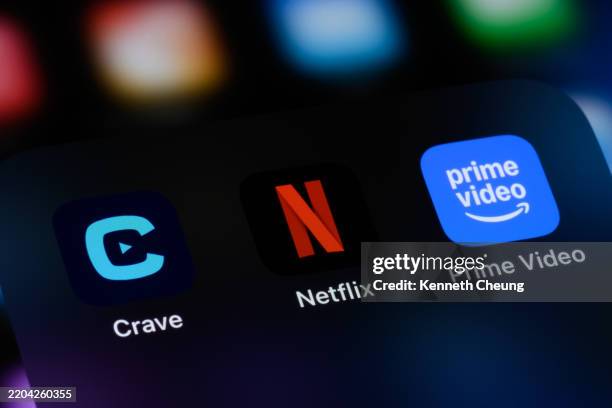 app di streaming video - crave, netflix, amazon prime video - video on demand foto e immagini stock