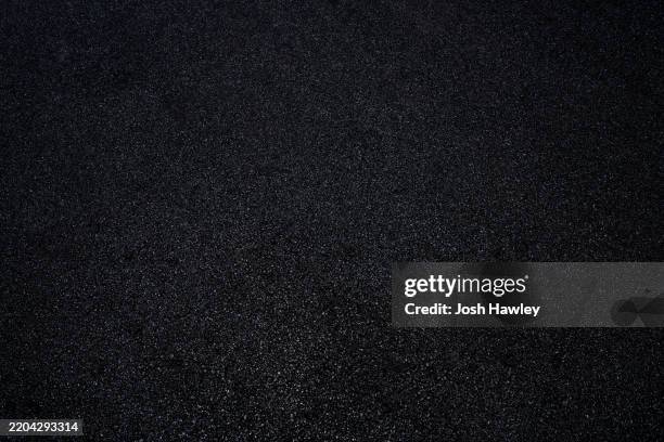 asphalt road background - desigual con textura fotografías e imágenes de stock