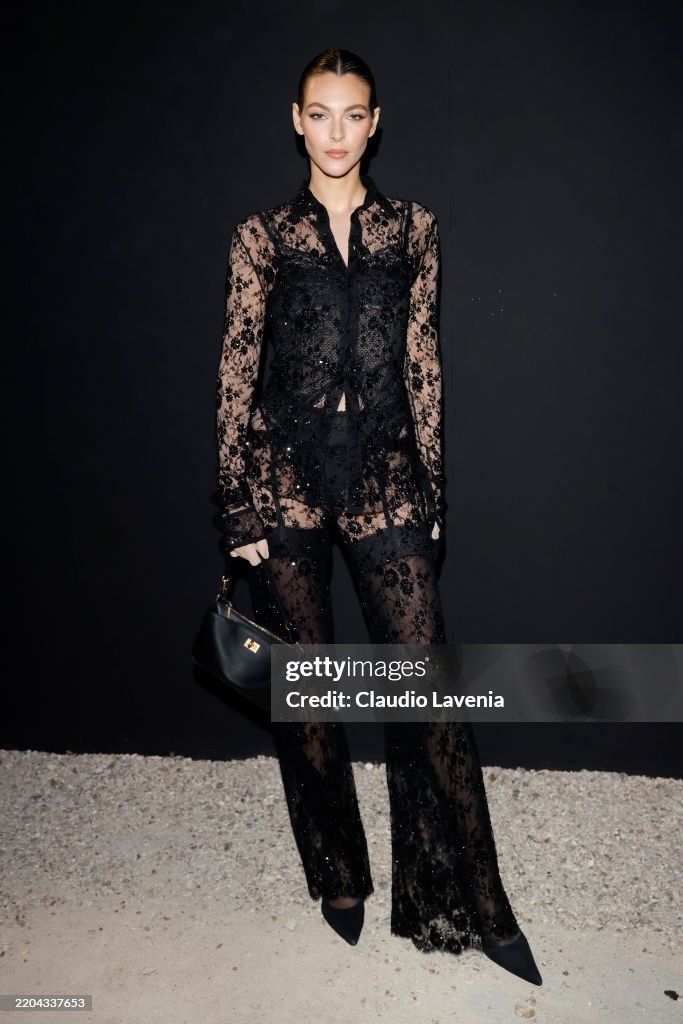 Balenciaga: Outside Arrivals - Paris Fashion Week - Womenswear Fall/Winter 2025-2026