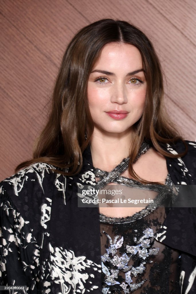 Louis Vuitton: Photocall - Paris Fashion Week - Womenswear Fall/Winter 2025-2026