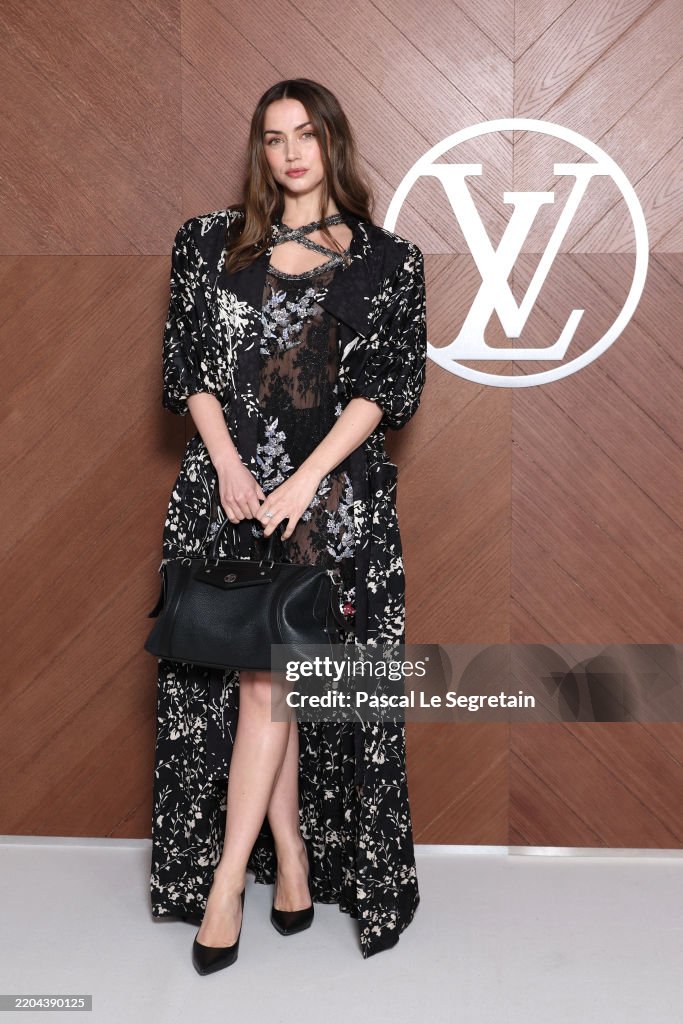 Louis Vuitton: Photocall - Paris Fashion Week - Womenswear Fall/Winter 2025-2026