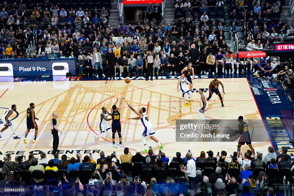 Sacramento Kings v Golden State Warriors