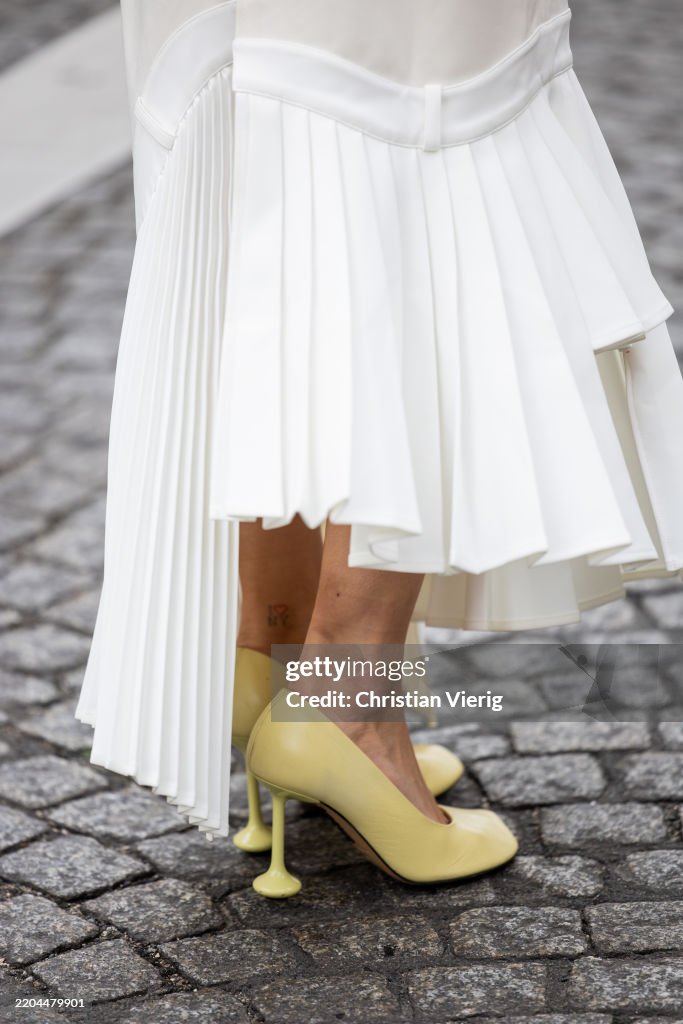 Street Style - Paris Fashion Week - Womenswear Fall/Winter 2025/2026 - Day Eight