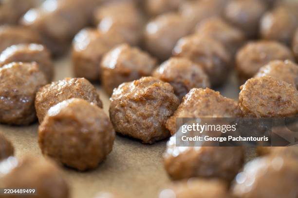 close-up of cooked meatballs - fleischbällchen stock-fotos und bilder