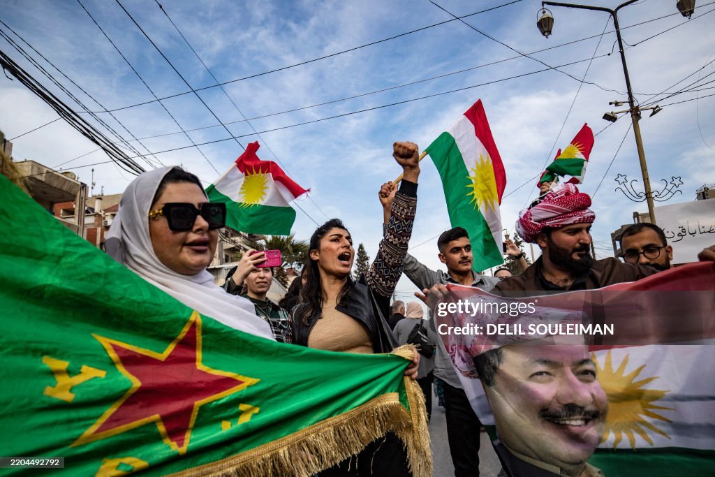 TOPSHOT-SYRIA-CONFLICT-POLITICS-CONSTITUTION-KURDS
