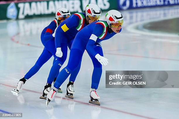 Italy's team competes in the women's team pursuit race of the ISU World Speed Skating Championships in Hamar, Norway on March 14, 2025. / Norway OUT