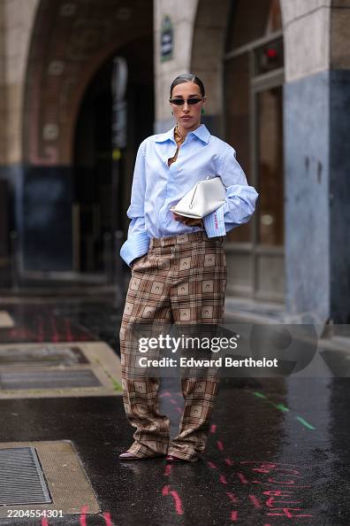 Street Style - Paris Fashion Week - Womenswear Fall/Winter 2025/2026 - Day Eight Street Style - Paris Fashion Week - Womenswear Fall/Winter 2025/2026 - Day Eight