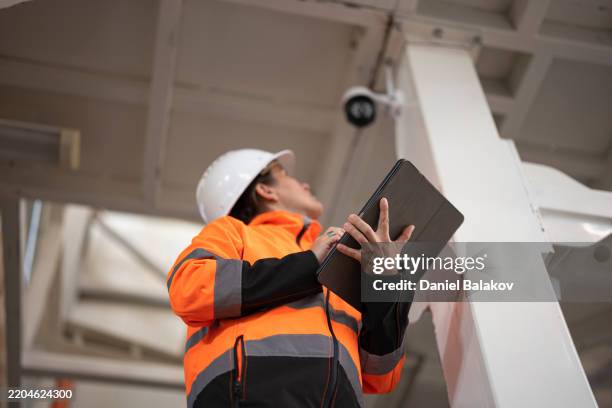 contrôle de la qualité de la caméra ip, inspection, audit du fabricant - safety photos et images de collection