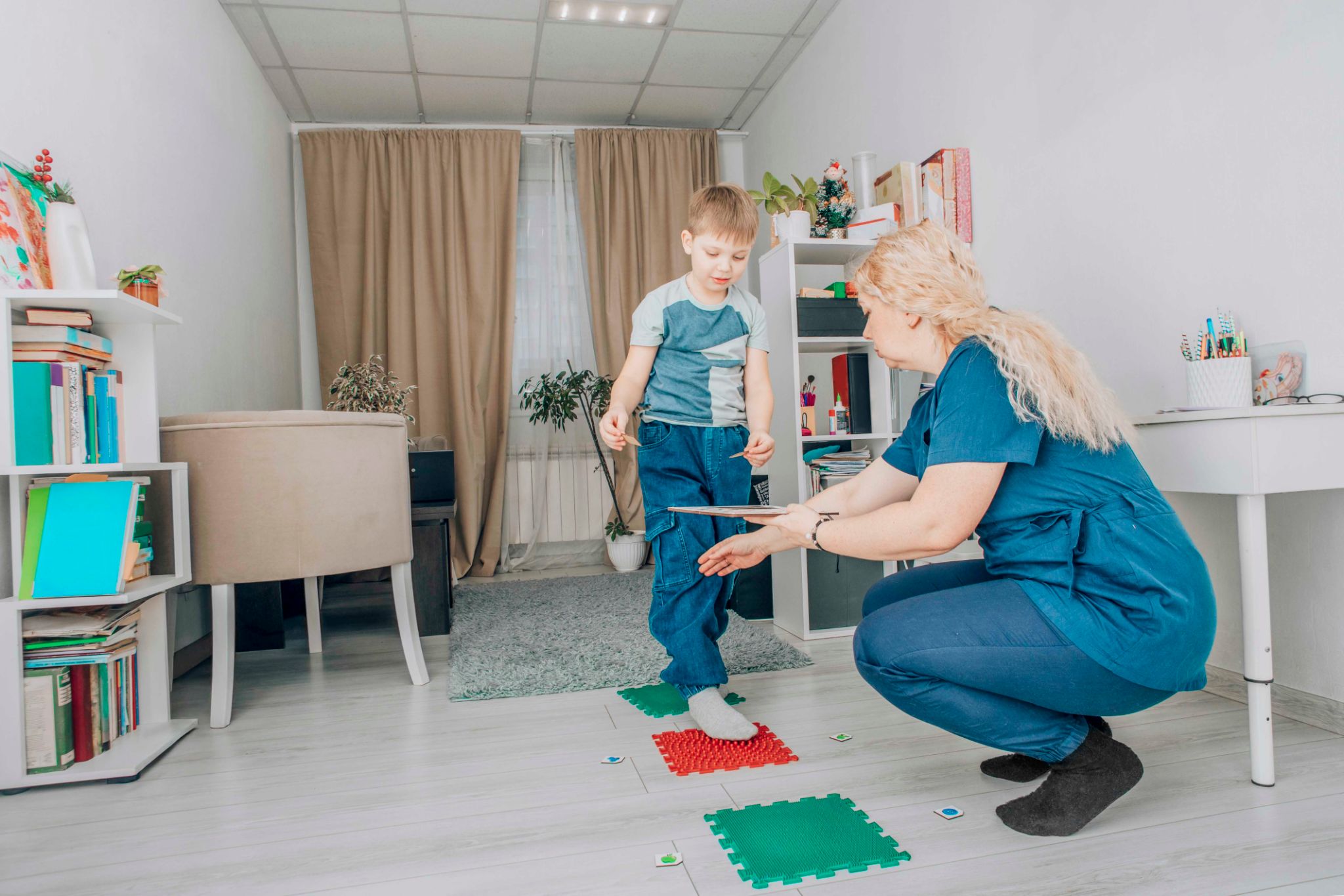 Обстеження дефектолога для оцінки розвитку дитини перед початком корекційних занять Обстеження дефектолога для оцінки розвитку дитини перед початком корекційних занять