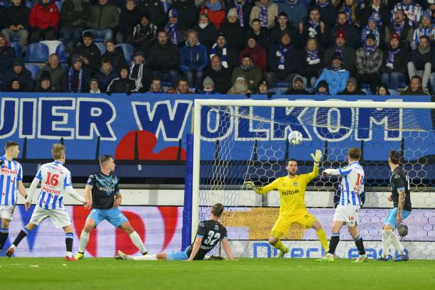 Marcus Linday of SC Heerenveen scores the 1-1 during the Dutch Eredivisie match between SC Heerenveen and Heracles Almelo at Abe Lenstra Stadium on...