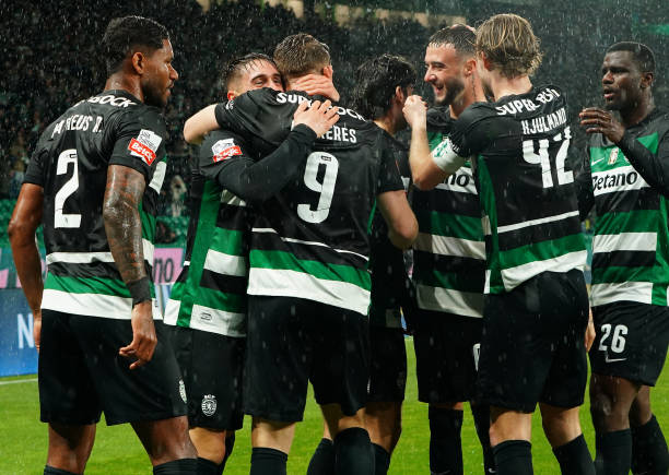 Ivan Fresneda of Sporting CP celebrates with teammates after scoring a goal during the Liga Portugal Betclic match between Sporting CP and FC...