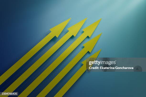 conceptual illustration of yellow arrows indicating growth and direction - pijl omhoog stockfoto's en -beelden