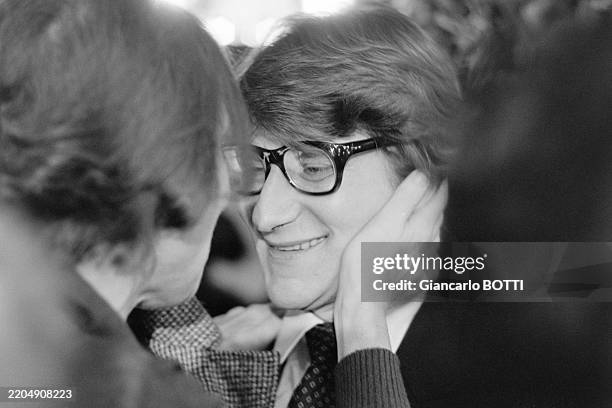 Yves Saint Laurent à la présentation de sa Collection Printemps-été 1977/1978
