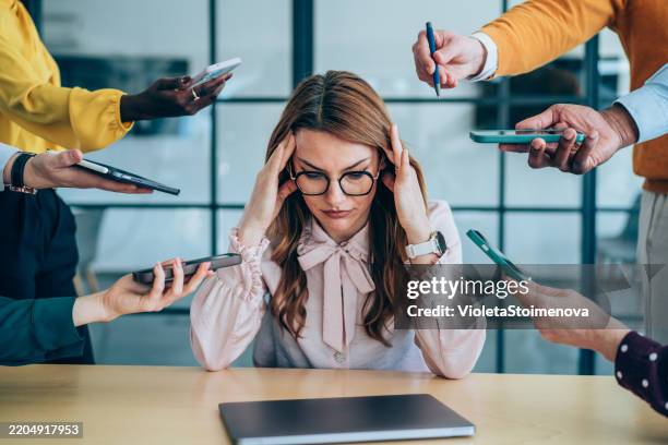 mental burnout of excessive work. - gewicht stockfoto's en -beelden