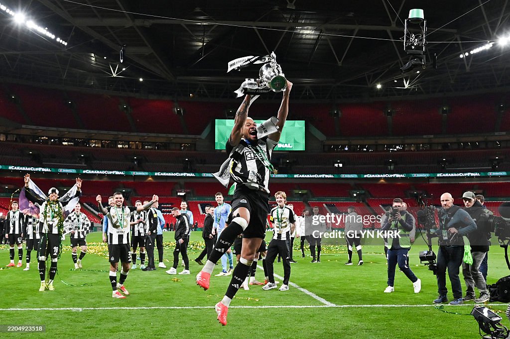 TOPSHOT-FBL-ENG-LCUP-LIVERPOOL-NEWCASTLE