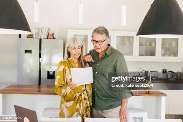 good reasons to consider investing in retirement property - erfenis stockfoto's en -beelden