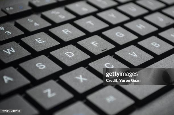 close-up of the office computer keyboard. - teclado de ordenador fotografías e imágenes de stock