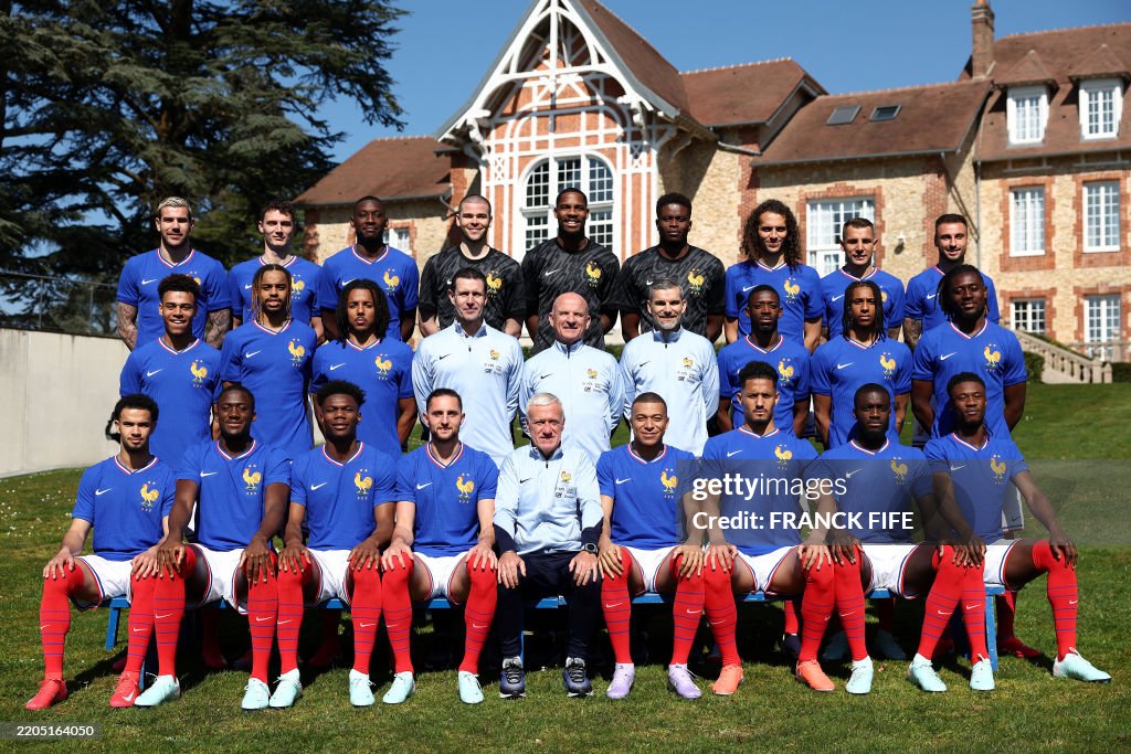 TOPSHOT-FBL-EUR-NATIONS-FRA-SQUAD