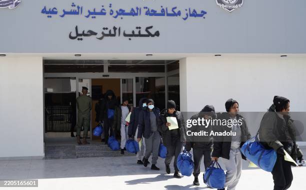 Nigerian irregular migrants are sent back to their country by Libyan authorities in cooperation with the United Nations International Organization...