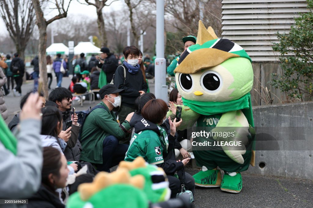 Tokyo Verdy v Nagoya Grampus - J.LEAGUE MEIJI YASUDA J1