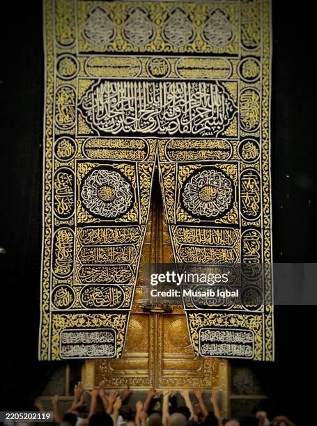 gateway to faith: the sacred door of the holy kaaba. - mecca stock pictures, royalty-free photos & images