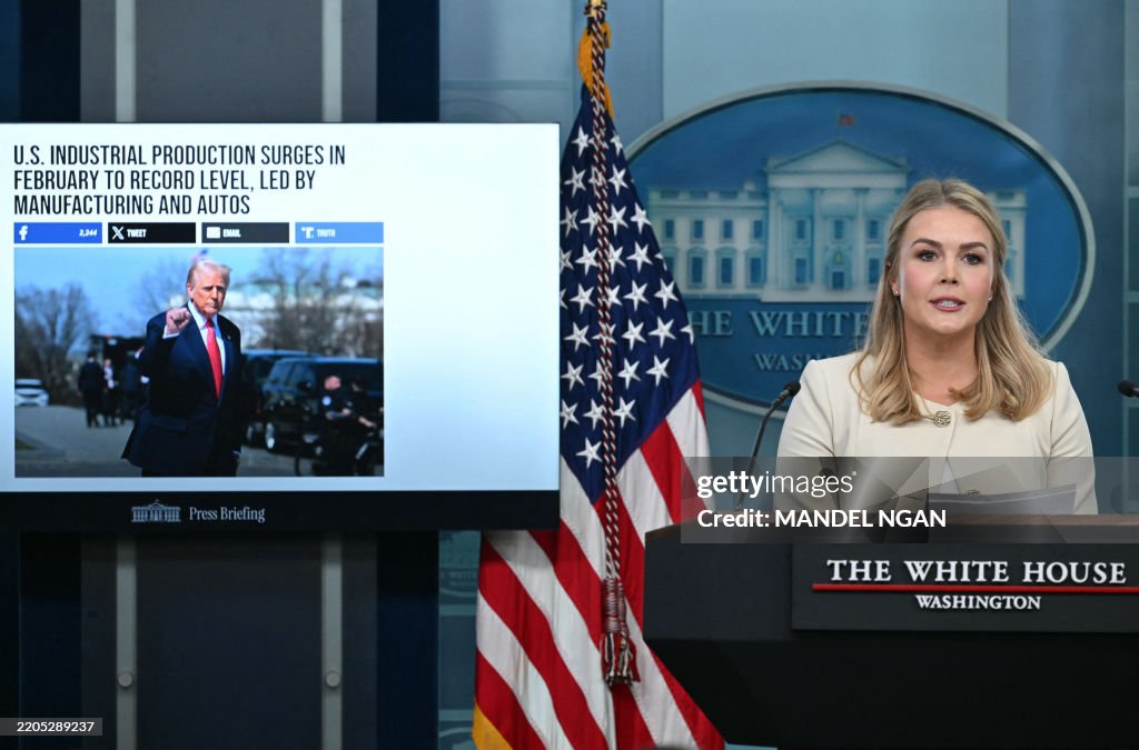 US-POLITICS-LEAVITT-BRIEFING