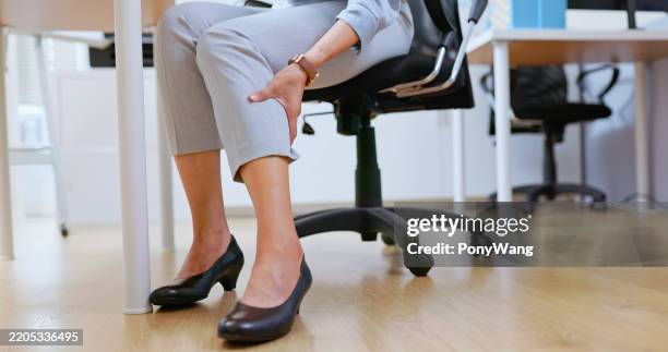 woman has calf pain - swollen stock pictures, royalty-free photos & images