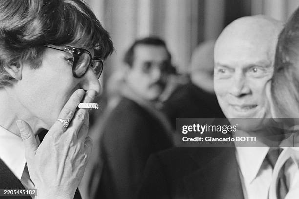Yul Brynner et Yves Saint Laurent lors de la présentation de sa Collection Printemps-été 1977/1978