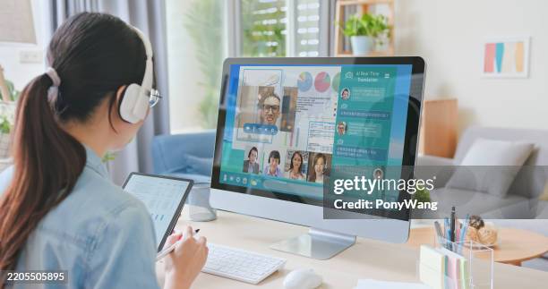 ai translation meeting - transkription stock-fotos und bilder