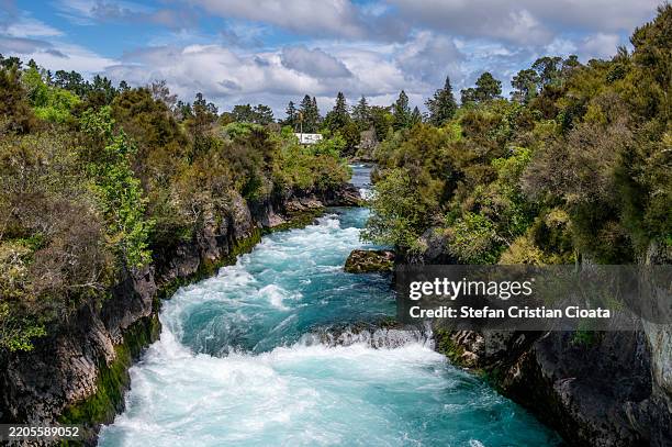 huka falls, waikato river, new zealand - taupo stock-fotos und bilder
