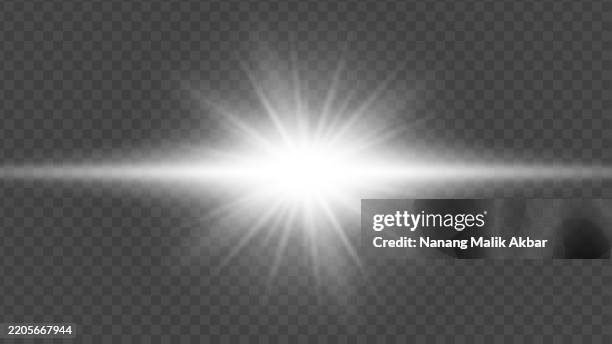 illustrazioni stock, clip art, cartoni animati e icone di tendenza di luce solare bianca o effetto luce bagliore con sfondo trasparente - flash attrezzatura fotografica