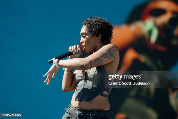 Lays Raper 58 Lay Lay Cantante De Rap Stock Photos, High-Res Pictures, and Images ...