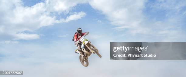 motocross rider performing high jump - mens field event stock pictures, royalty-free photos & images
