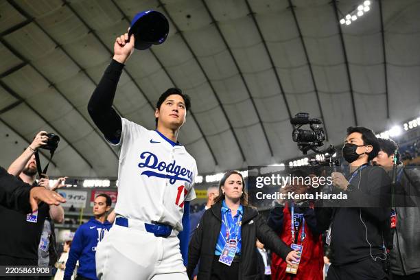 Shohei Ohtani of the Los Angeles Dodgers applauds fans after the MLB Tokyo Series game between Los Angeles Dodgers and Chicago Cubs at Tokyo Dome on...