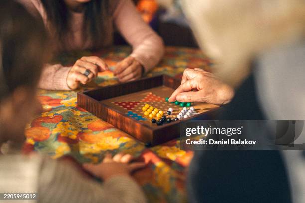 family care. playing board game and sharing fun moments - connect 4 game stock pictures, royalty-free photos & images