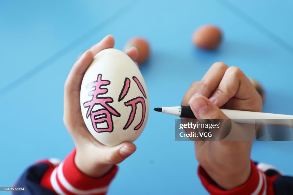 Spring Chunfen Primary school student draw paintings on an egg to welcome Chunfen ...