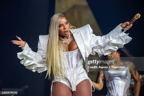 Singer Mary J. Blige performs onstage during her "The For My Fans" tour at Little Caesars Arena on March 19, 2025 in Detroit, Michigan.