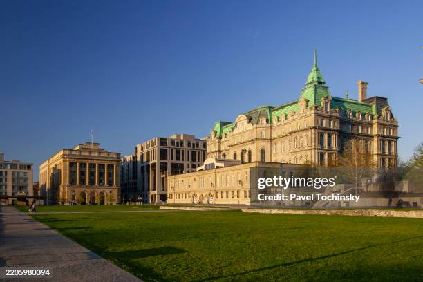 montreal, quebec – montreal city hall, designed by architect victor bourgeau - city of montreal city hall foto e immagini stock