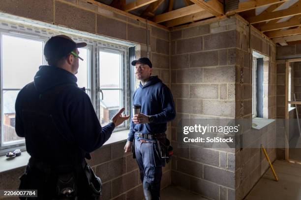 talking construction over coffee - refreshment area stock pictures, royalty-free photos & images