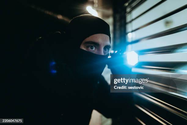 hausraub - haus einbruch stock-fotos und bilder