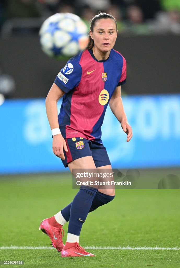 VfL Wolfsburg v FC Barcelona - UEFA Women's Champions League Quarter Finals First Leg