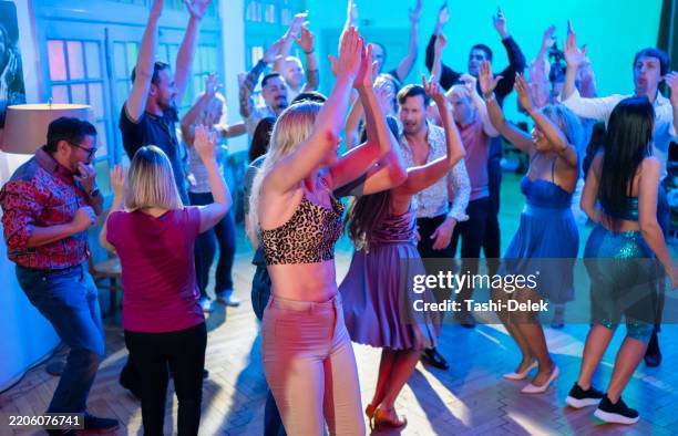 クラブ CHACHA 8,540 Cha Cha Club Stock Photos, High-Res Pictures, and Images