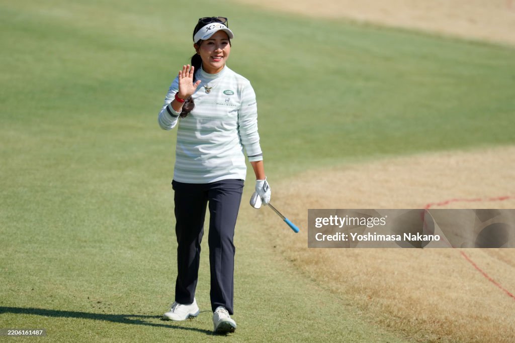 V POINT x SMBC LADIES GOLF TOURNAMENT - Round One