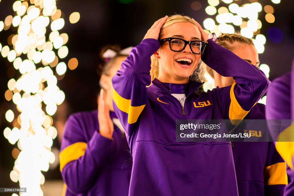 Perrin Rittner Lsu Olivia Dunne of the LSU Tigers smiles during the SEC Women's... News ...