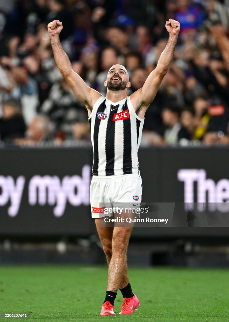 AFL Rd 2 - Footscray Bulldogs v Collingwood