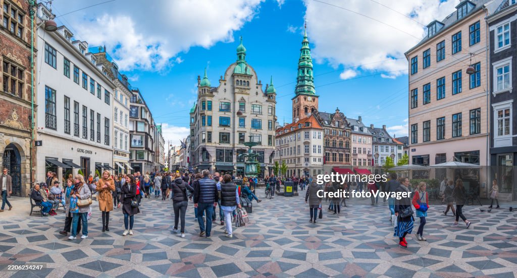 Kopenhagen drängt Fußgänger in den Einkaufsstraßen Gammeltorv Nytorv Stroget Dänemark