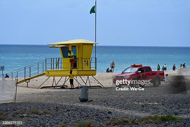 lifeguard on the beach of esquinzo - socorrista imagens e fotografias de stock