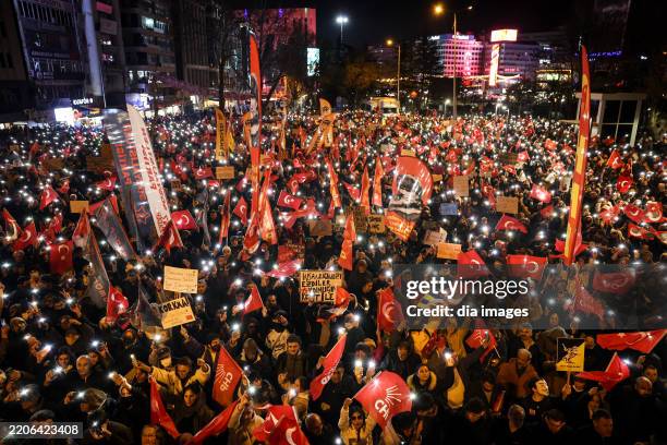 Demonstrators protesting against the arrest of the Mayor of Istanbul Ekrem Imamoglu block Atatürk Boulevard on March 22, 2025 in Ankara, Türkiye. On...