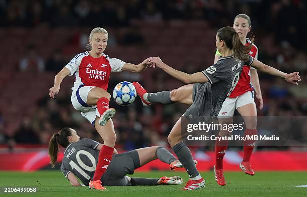 Leah Williamson of Arsenal Women battles Signe Bruun of Real Madrid Femenino during the UEFA Women's Champions League Quarter Finals Second Leg match...