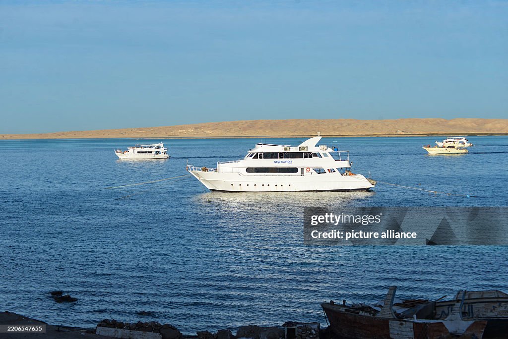 Tourist submarine sinks off Egyptian Red Sea coast